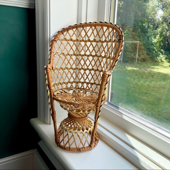 mini wicker chair
